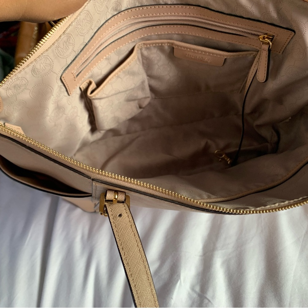 Michael Kors Tote Bag - Picture 9 of 9
